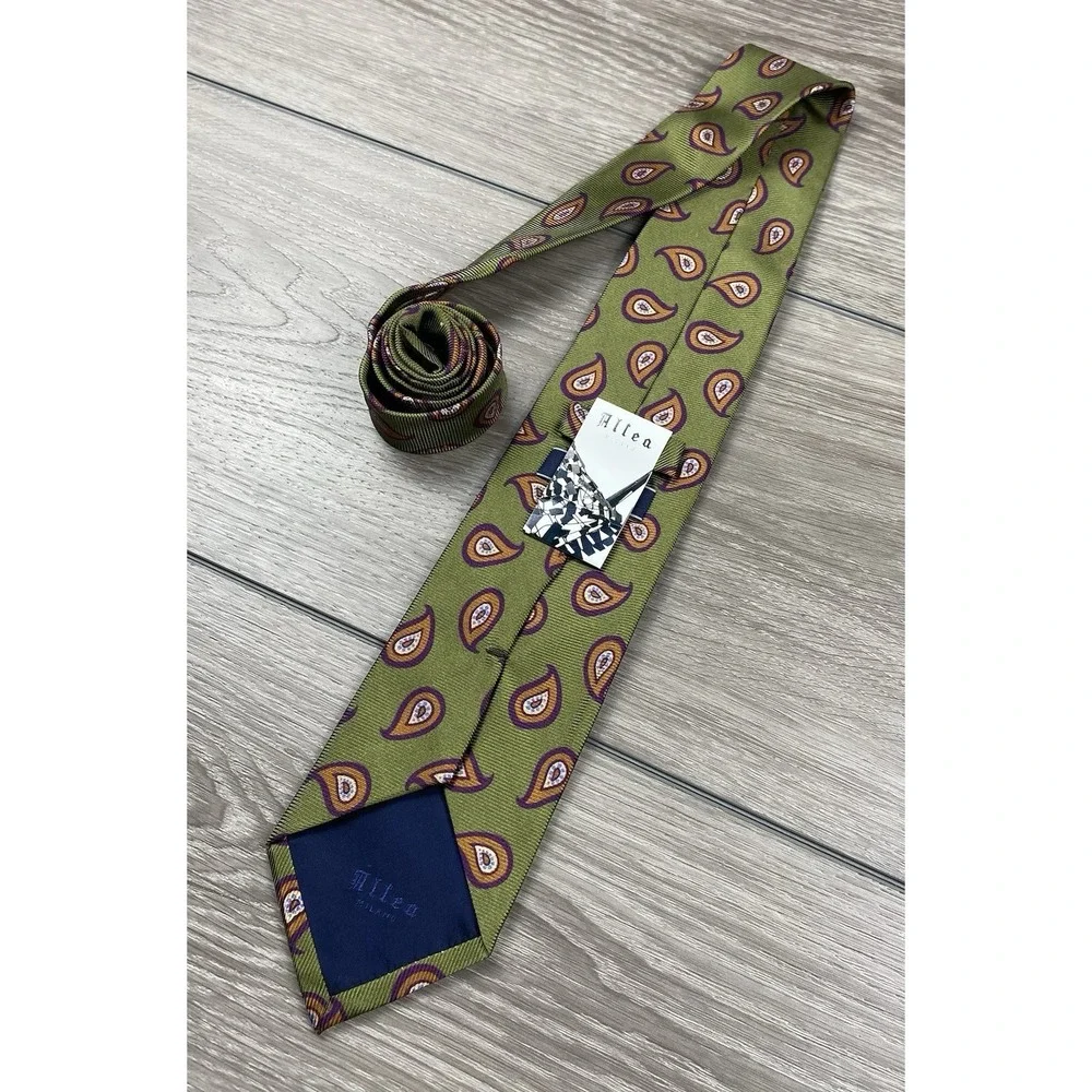 Altea Milano Men's Silk Paisley Pattern Necktie Green 3.5